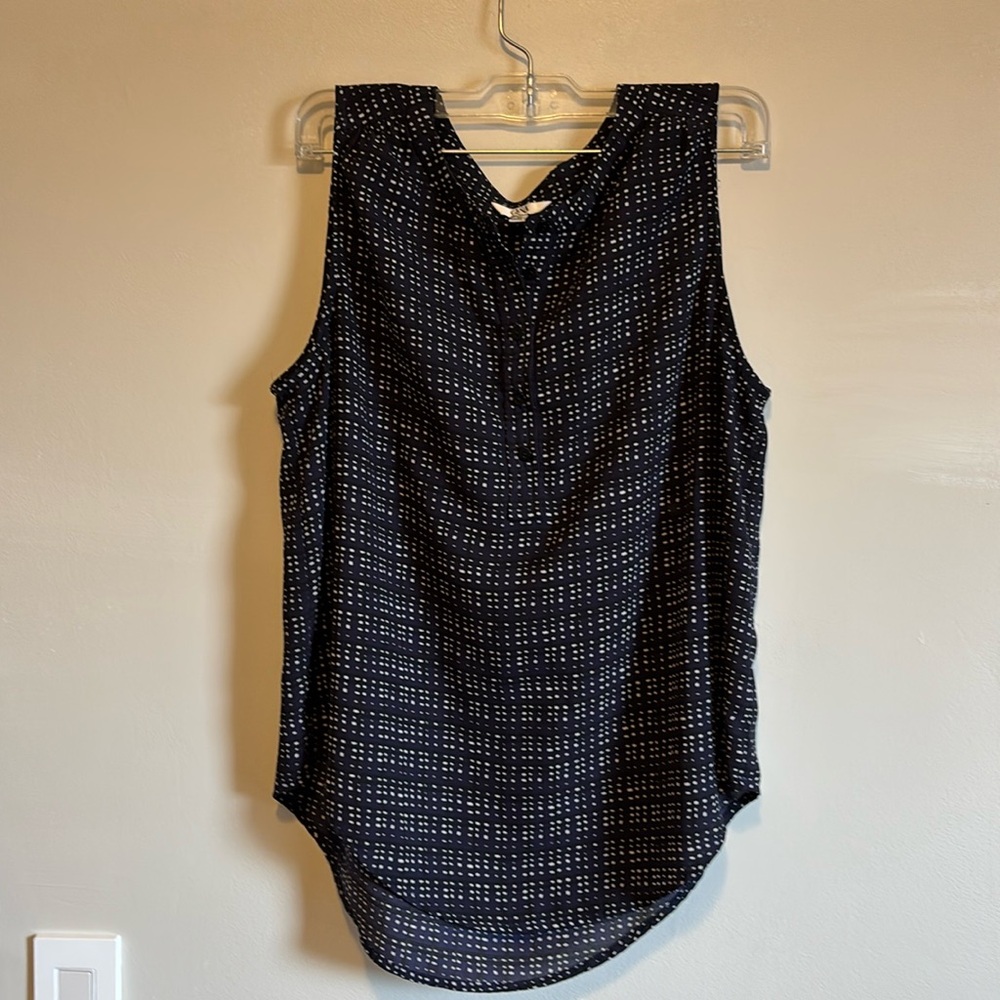 Q&A Lightweight Sleeveless Blouse